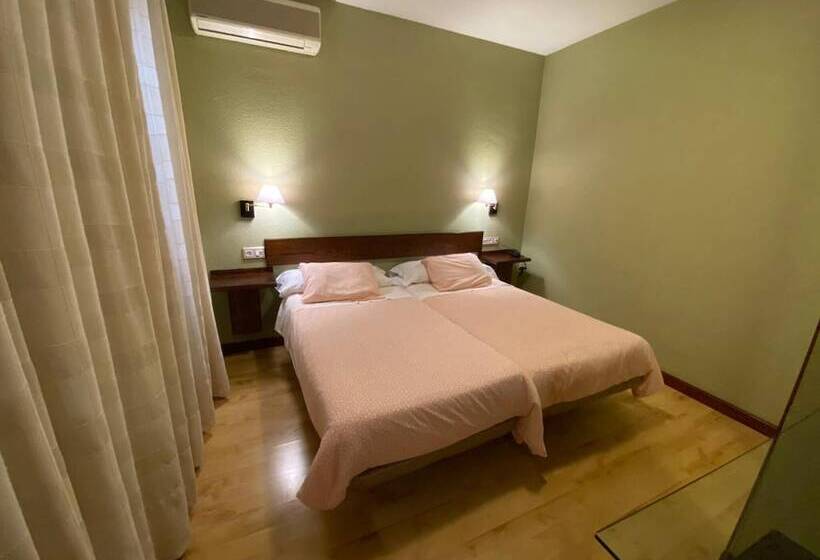 هتل Hostal Concejo