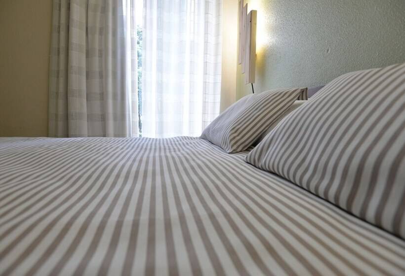 هتل Hostal Concejo