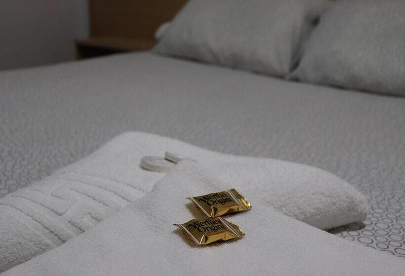 هتل Hostal Milmarcos