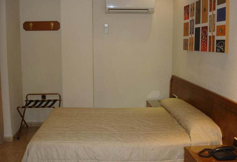 호텔 Hostal Moreno