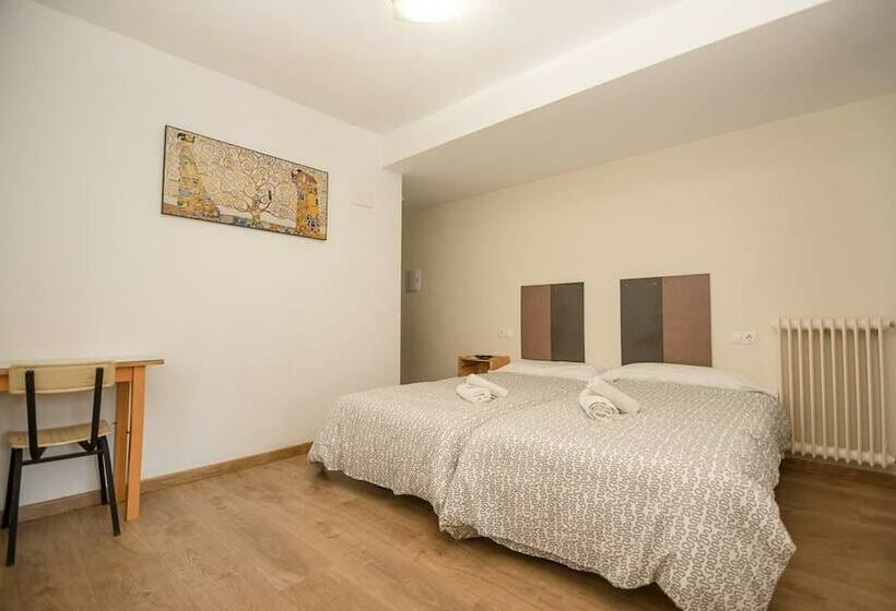 Отель Hostal ávila