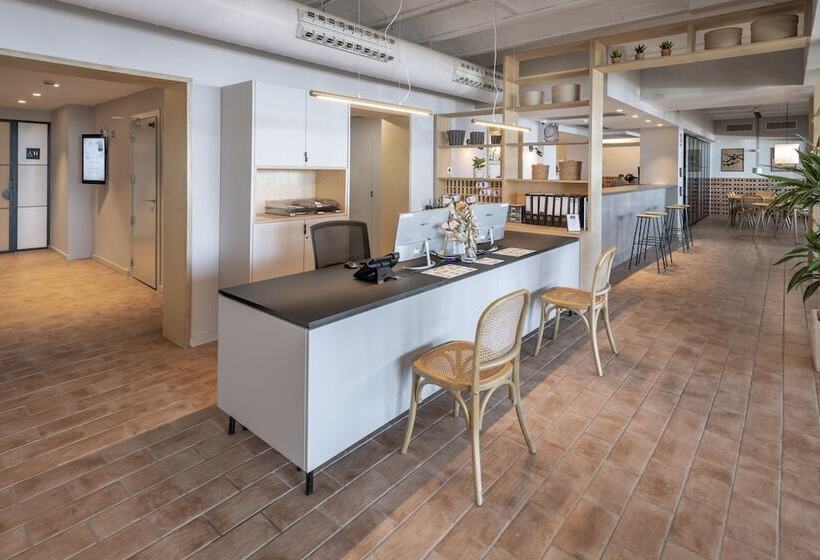 هتل Ght Miratge   Only Adults 18 And Up