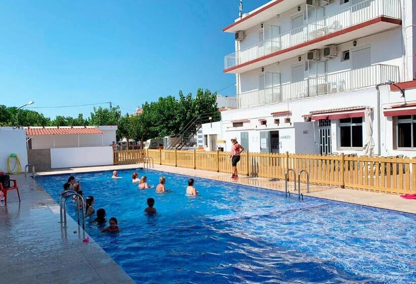 هتل Habitaciones Camping Ferrer