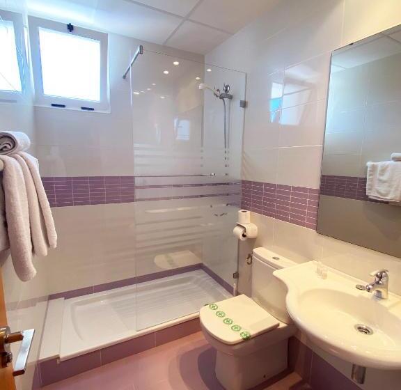 هتل Habitaciones Camping Ferrer