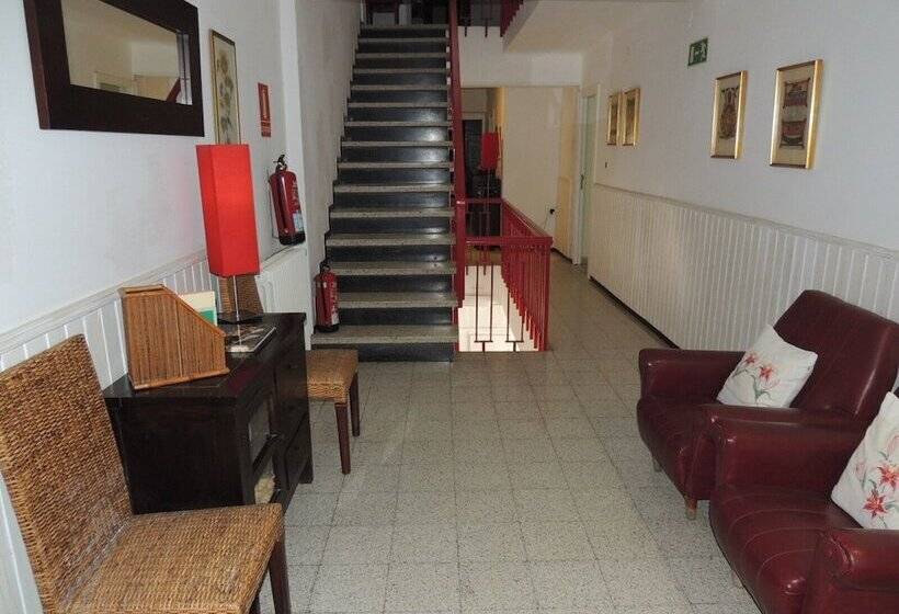 هتل Hostal Can Massot