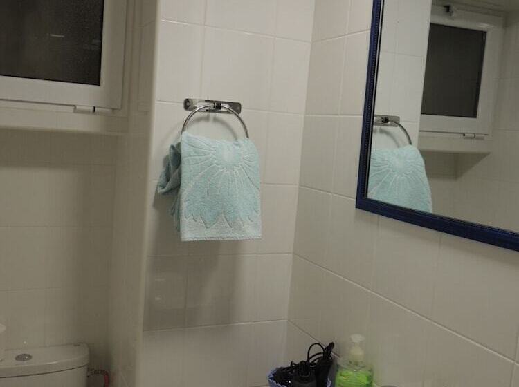 هتل Hostal Can Massot