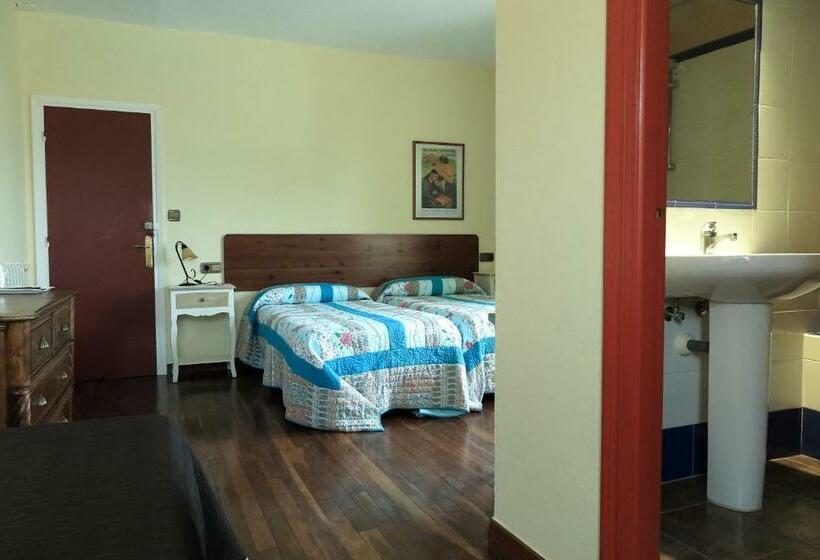 هتل Hostal Esmeralda