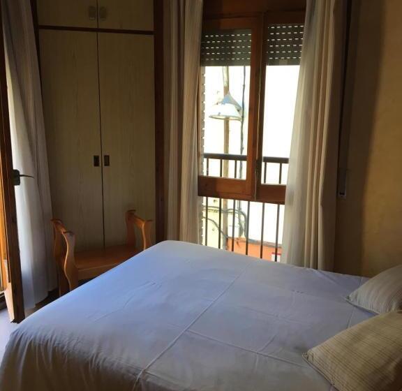 هتل Hostal La Placeta