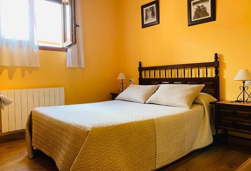 فندق Hostal La Serna