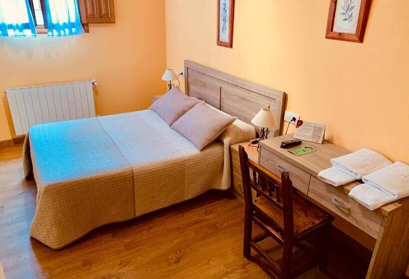 فندق Hostal La Serna