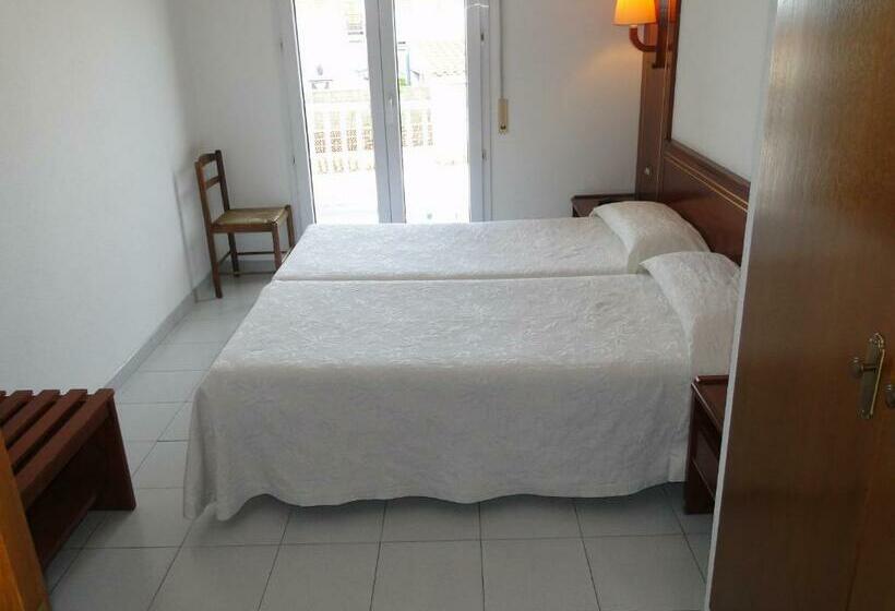 هتل Hostal La Vinya