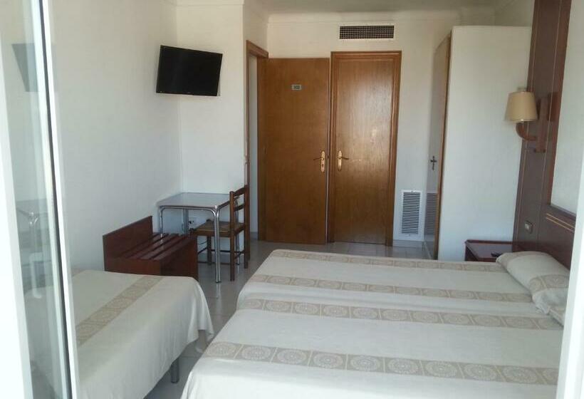 هتل Hostal La Vinya