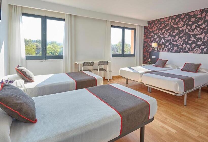 هتل Hostal Mas Ferrer