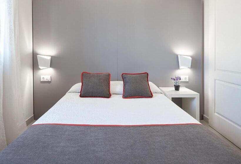 هتل Hostal Mas Ferrer