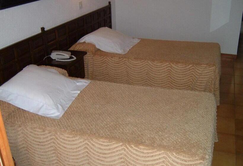 هتل Hostal Miryam