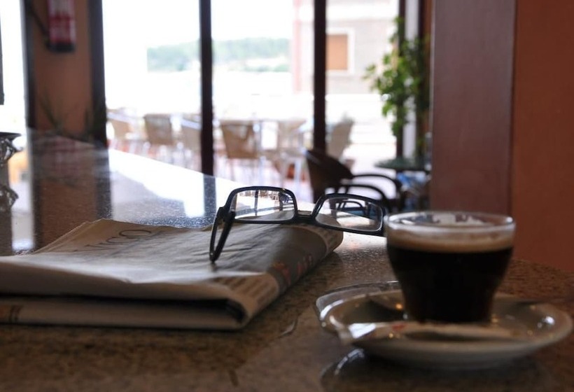 هتل Hostal Mourelos