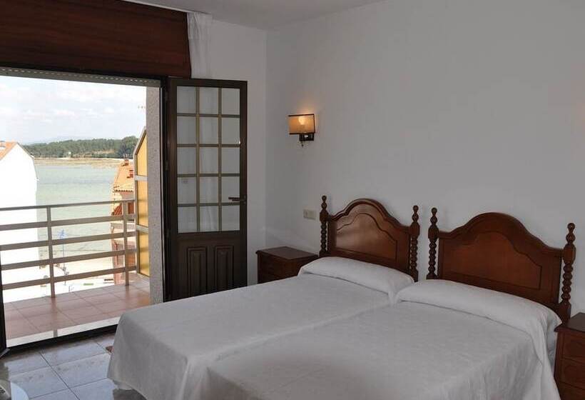 هتل Hostal Mourelos