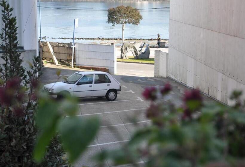 هتل Hostal Mourelos