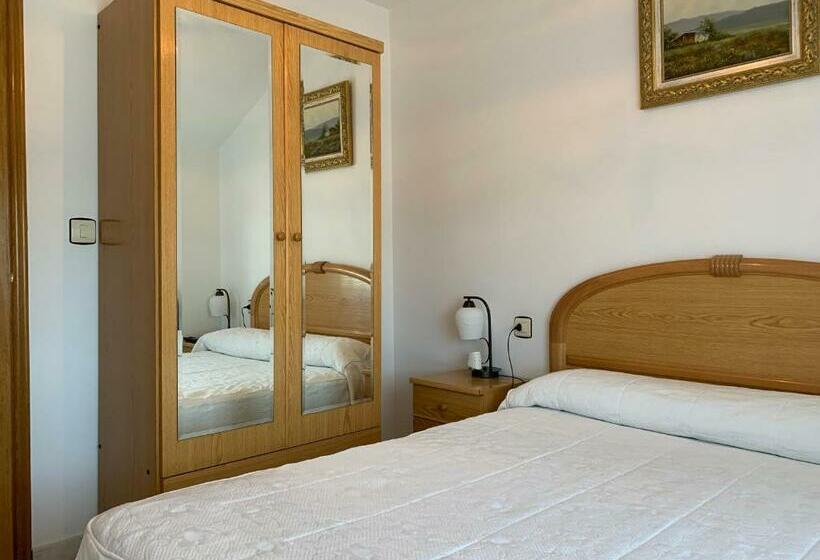 Отель Hostal O Cruceiro