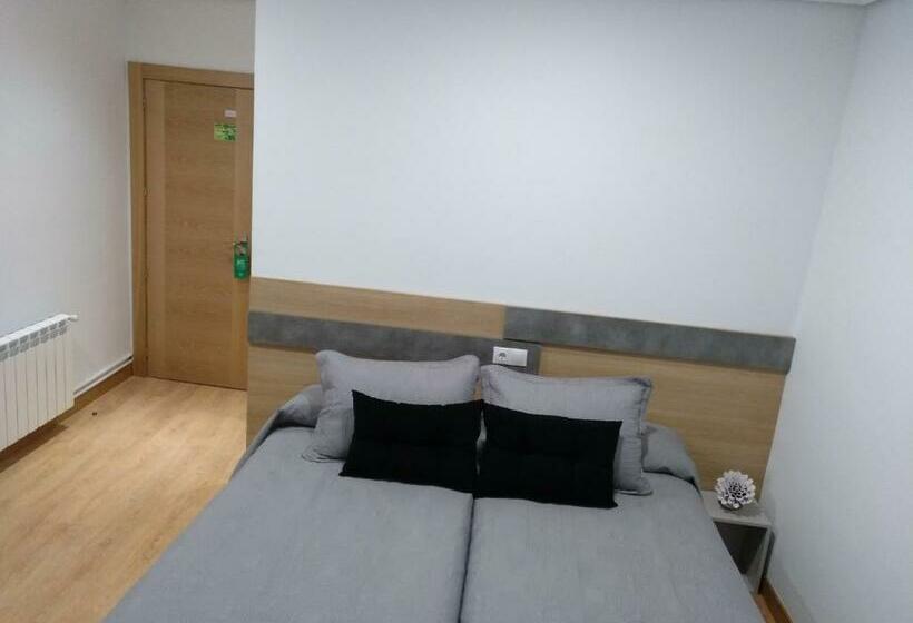 هتل Hostal Rioja Condestable