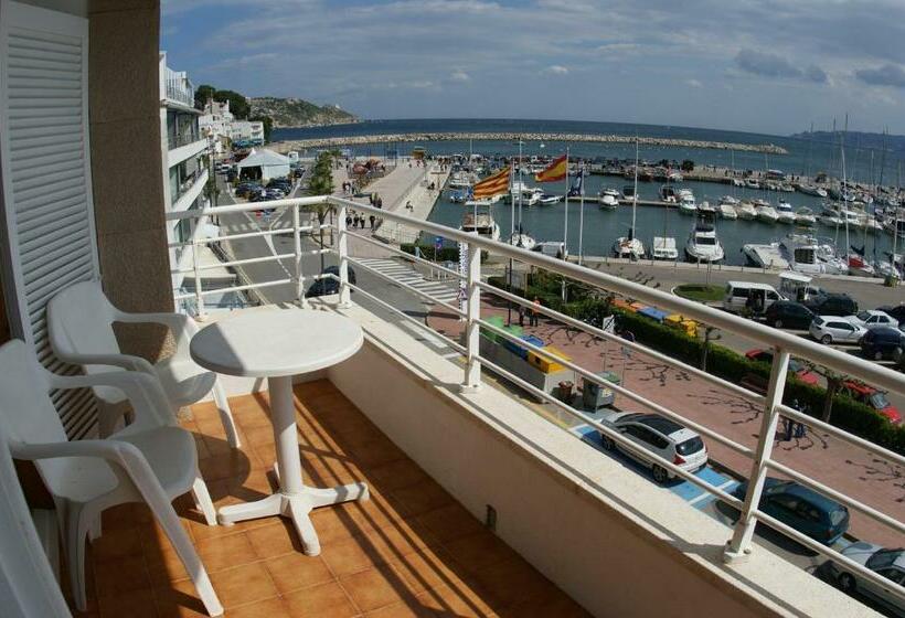 هتل Hostal Santa Clara
