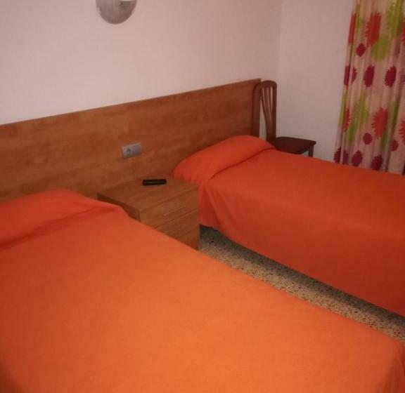هتل Hostal Santa Clara
