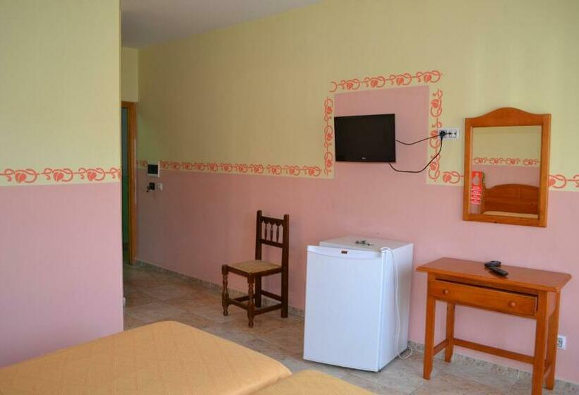 فندق Hostal Vadillo