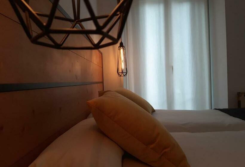 هتل Pension La Perla