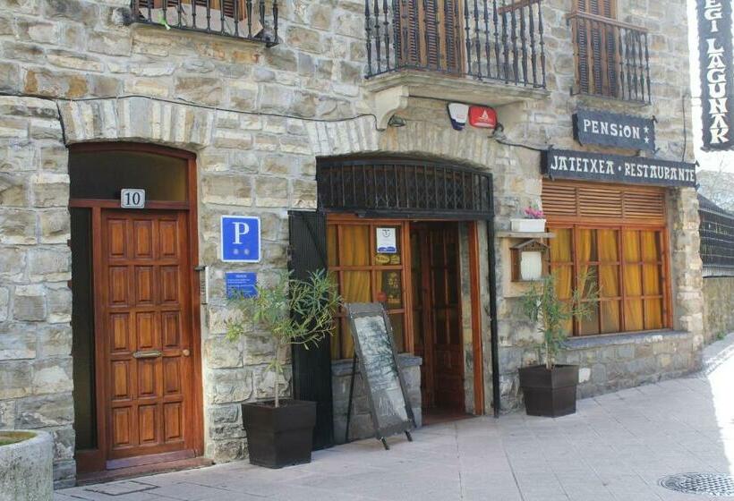 هتل Pensión Lagunak