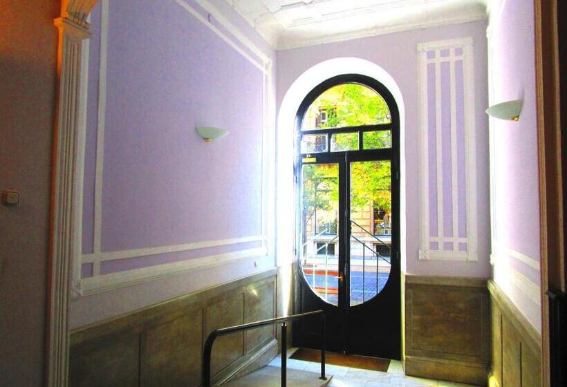 هتل Pensión Urumea