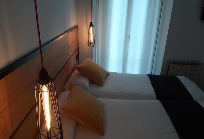 هتل Pension La Perla