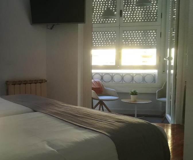 هتل Pension La Perla