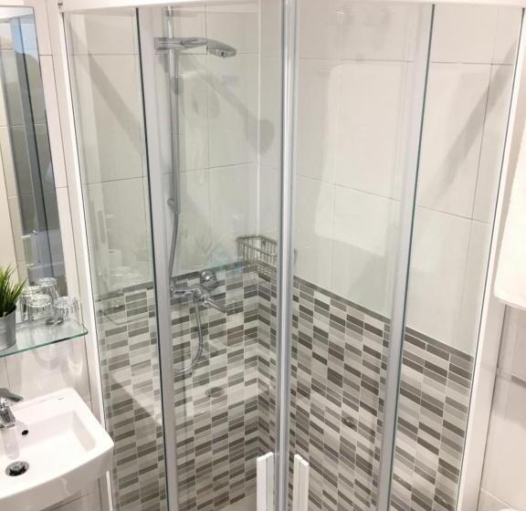 هتل Pension La Perla