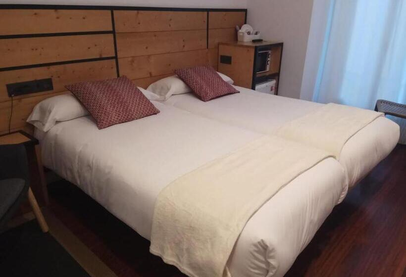 هتل Pension La Perla