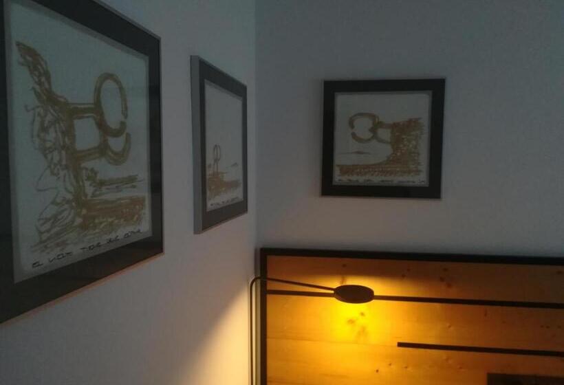 هتل Pension La Perla