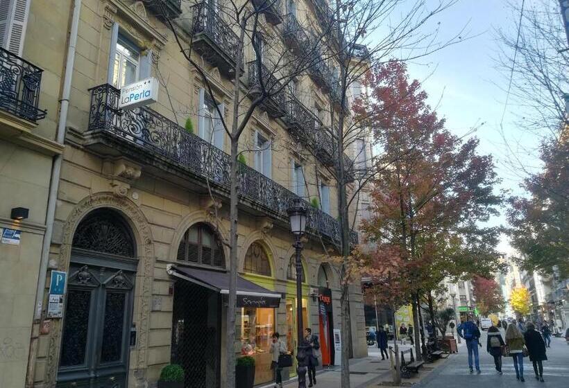 هتل Pension La Perla