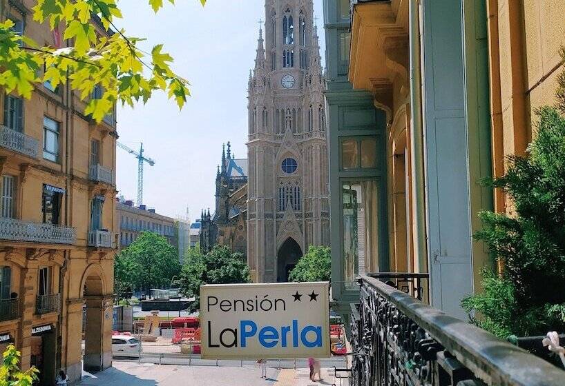 هتل Pension La Perla