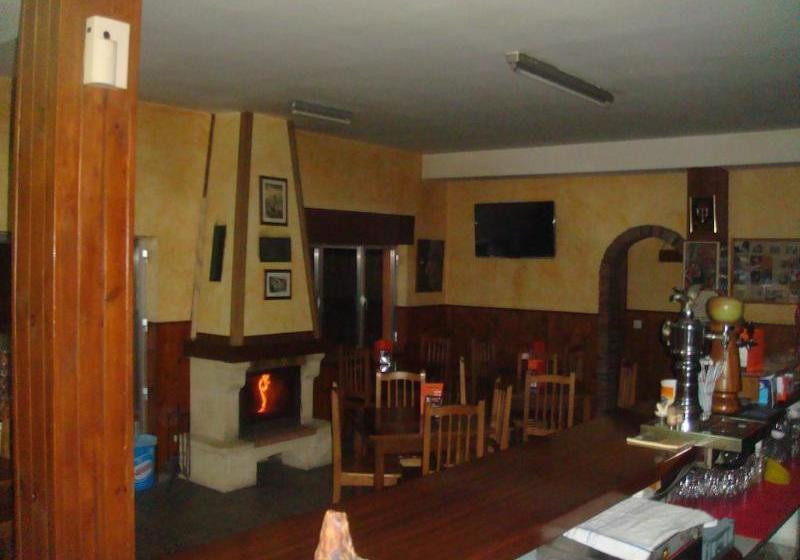 בית מלון כפרי Hostal Poncebos