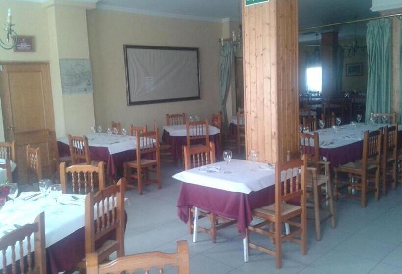 هتل Hostal Restaurante Los Bronces