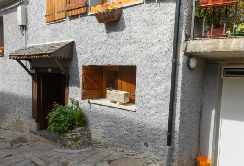 هتل Hostal Aiguamog