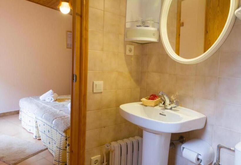 هتل Hostal Aiguamog