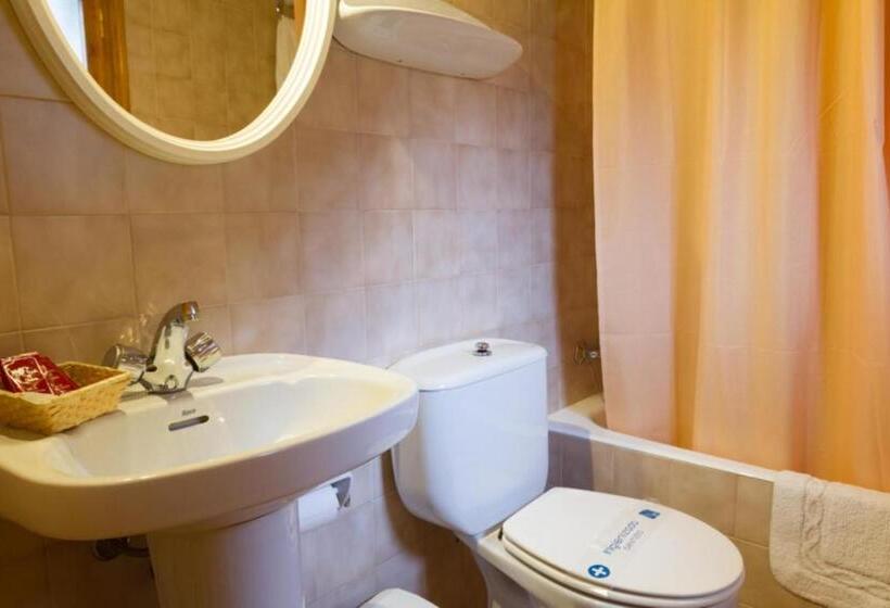 هتل Hostal Aiguamog
