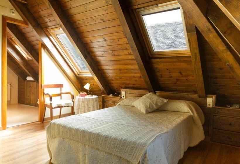 هتل Hostal Aiguamog