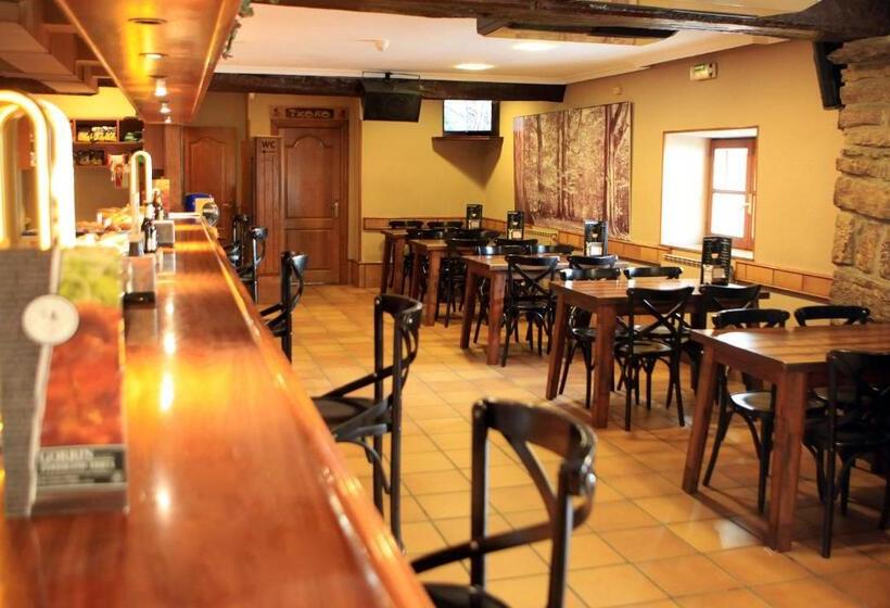 호텔 Hostal Ameztia