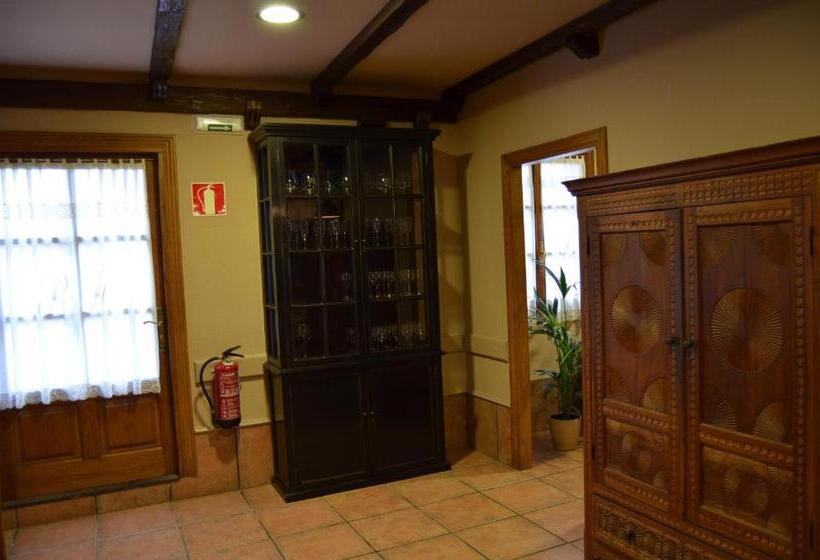 호텔 Hostal Ameztia