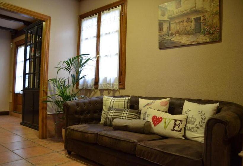 호텔 Hostal Ameztia