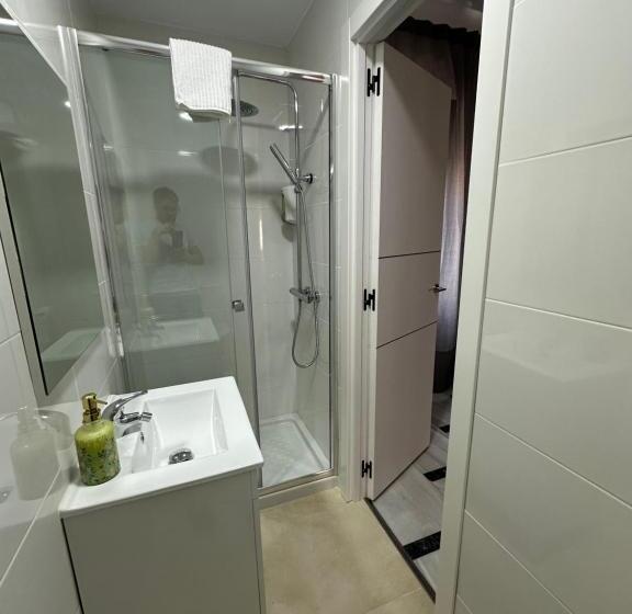 هتل Hostal Arrate