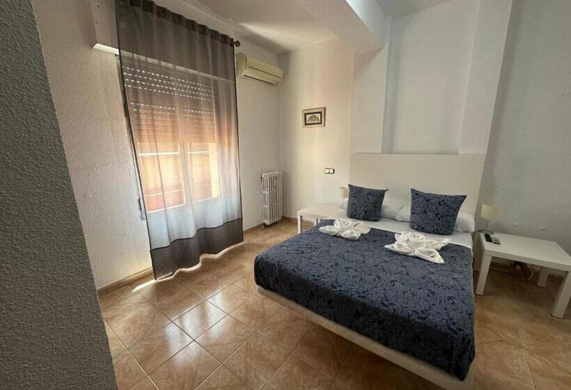 هتل Hostal Arrate