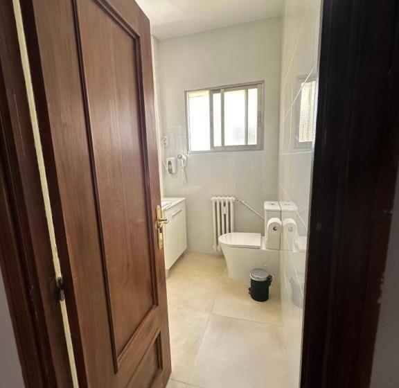 هتل Hostal Arrate