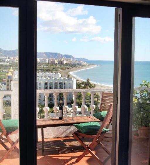فندق Hostal Avalon